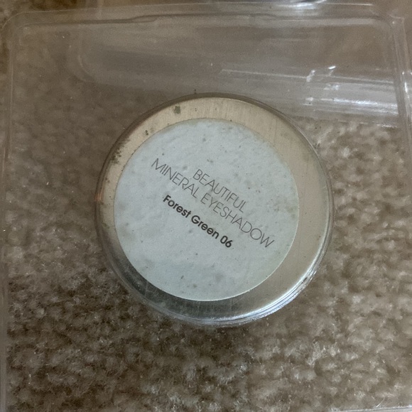 Lavera #6 Forest Green Eyeshadow - Picture 4 of 4